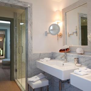 Deluxe Suite with Sea View