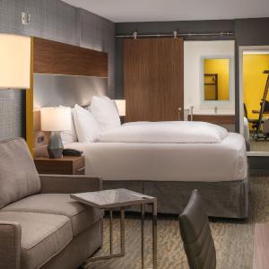 Z King Suite w/Communication Features