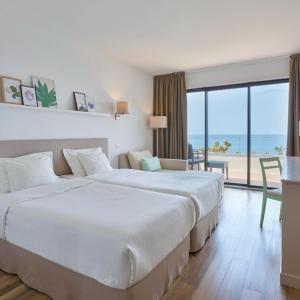 Double or Twin Room with Sea View