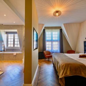 Deluxe King Suite