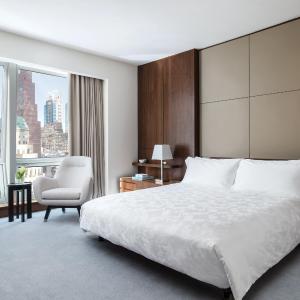 Club One-Bedroom Empire State View Suite