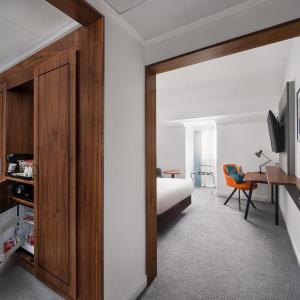 1 Double Bed Suite