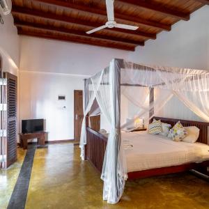 Suite with Pool View