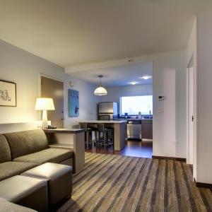 One-Bedroom Suite with Two Queen Beds and Accessible Tub - Disability Access