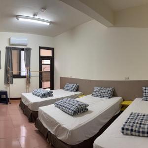 4-Bed Mixed Dormitory Room
