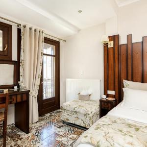 Double Room with Balcony and Meteora View