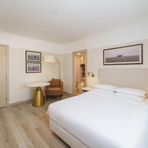 Queen Room - Club Access