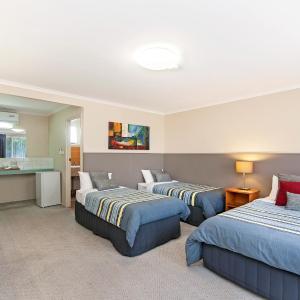Large Family Room - Interconnecting