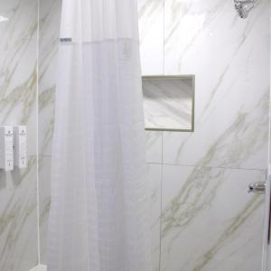 Deluxe Queen Suite