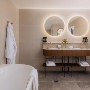 Premium King Room