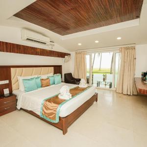 Deluxe Suite with Sea View