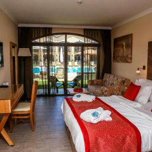 Deluxe Double or Twin Room (2 adults + 1 child)