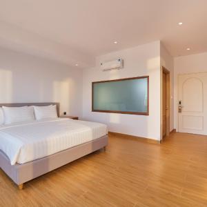 King Room with Balcony