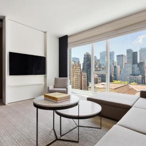 Suite with Street View