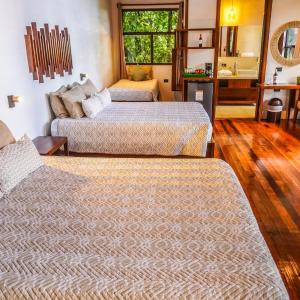 Tree House 2 Queen and 1 Twin bed
