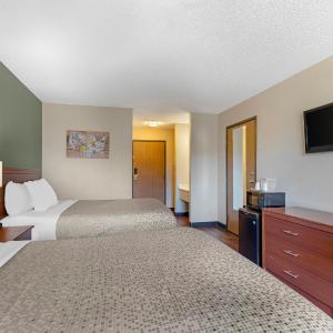 Quadruple Room with Two Queen Beds - Non Smoking
