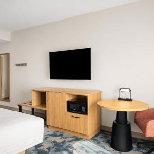 King Room with King Bed - Non-Smoking