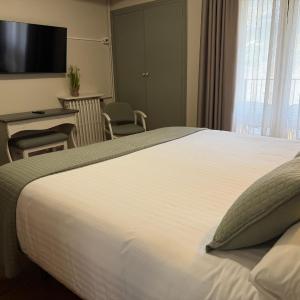 Double Room with Terrace and Mountain View
