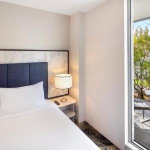 Two Bedroom Apartment with King Beds & Courtyard