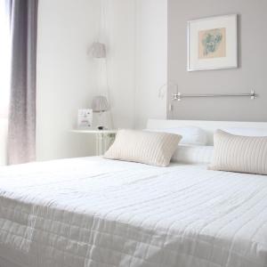 Deluxe Double Room (2 Adults + 1 Child)