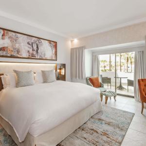 Deluxe King Room with Balcony and Ocean View
