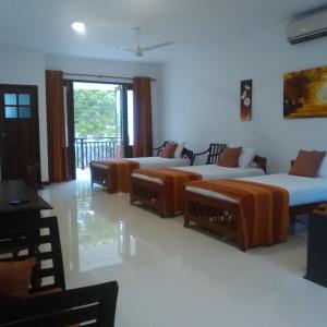 Family Room with Garden View