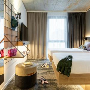 Moxy Twin Room 