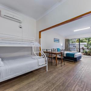 Motel Room - 1 Queen + 1 Trio Bunk (5 person)