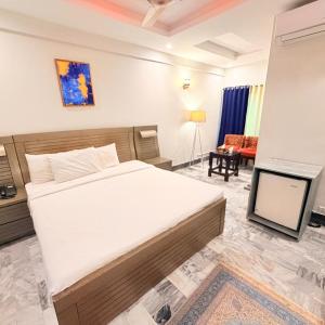 Deluxe Queen Room