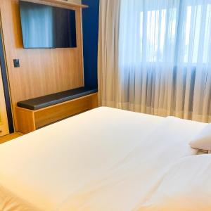 Deluxe Queen Suite