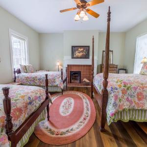 Queen Suite (3)