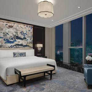 Suite with Skyline View