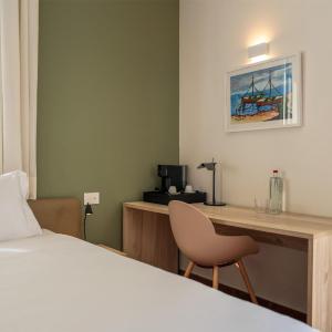 Twin Room with Balcony - Club House