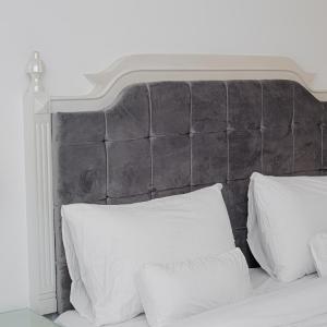 Deluxe Double Room with 10% off on Two-way Airport/Railway/Bus Transfer and 20% Off on Laundry service for upto 2 clothing items
