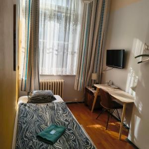 Single Room with Private Bathroom