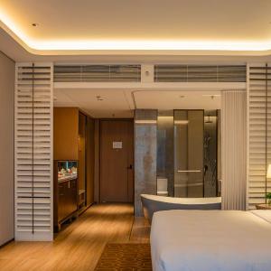 King Superior Room (South building)