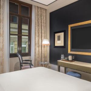 Deluxe Queen Room with City View