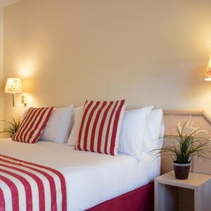 Quadruple Room (3 Adults + 1 Child)