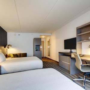 Queen Room with Two Queen Beds and Roll-In Shower - Disability Access