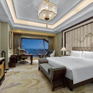 Executive King Room with Lake View