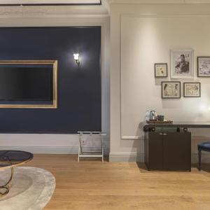 Junior Corner Suite with Two Queen Beds and View