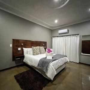 Luxury Queen Room