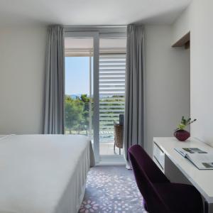 Suite with Balcony and Sea View