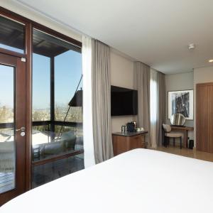 Deluxe Double Room with Balcony and Sea View