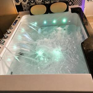Deluxe Suite with Spa Bath