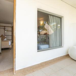 Family Room (5 Adults) with Sea View