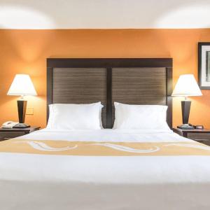 King Room with Whirlpool - Non-Smoking