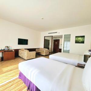 Triple Room with City View
