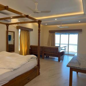 Luxury Sea View Room with Bathtub (1st Floor)