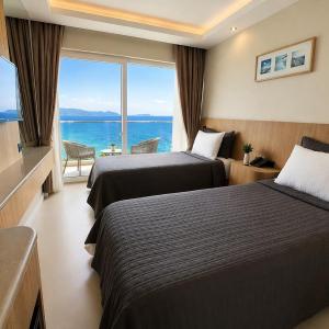 Standard Twin Room with Sea View